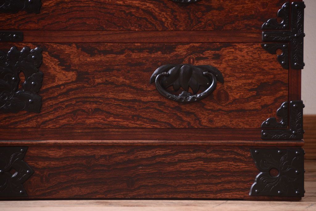 中古　岩谷堂民芸　上質な衣装箪笥(観音箪笥)