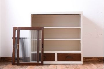 アンティーク家具　アンティークホワイトペイント　モールガラス引き戸のキャビネット(収納棚)