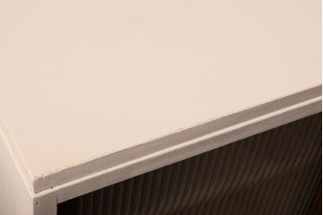 アンティーク家具　アンティークホワイトペイント　モールガラス引き戸のキャビネット(収納棚)