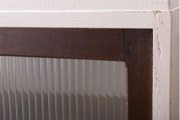 アンティーク家具　アンティークホワイトペイント　モールガラス引き戸のキャビネット(収納棚)