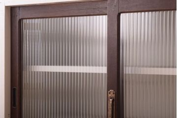 アンティーク家具　アンティークホワイトペイント　モールガラス引き戸のキャビネット(収納棚)