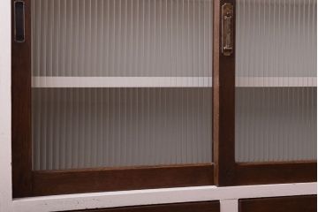 アンティーク家具　アンティークホワイトペイント　モールガラス引き戸のキャビネット(収納棚)