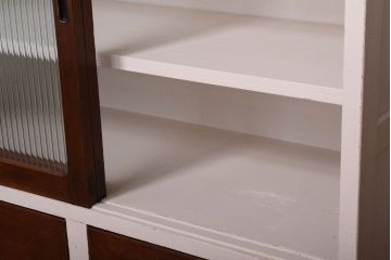 アンティーク家具　アンティークホワイトペイント　モールガラス引き戸のキャビネット(収納棚)