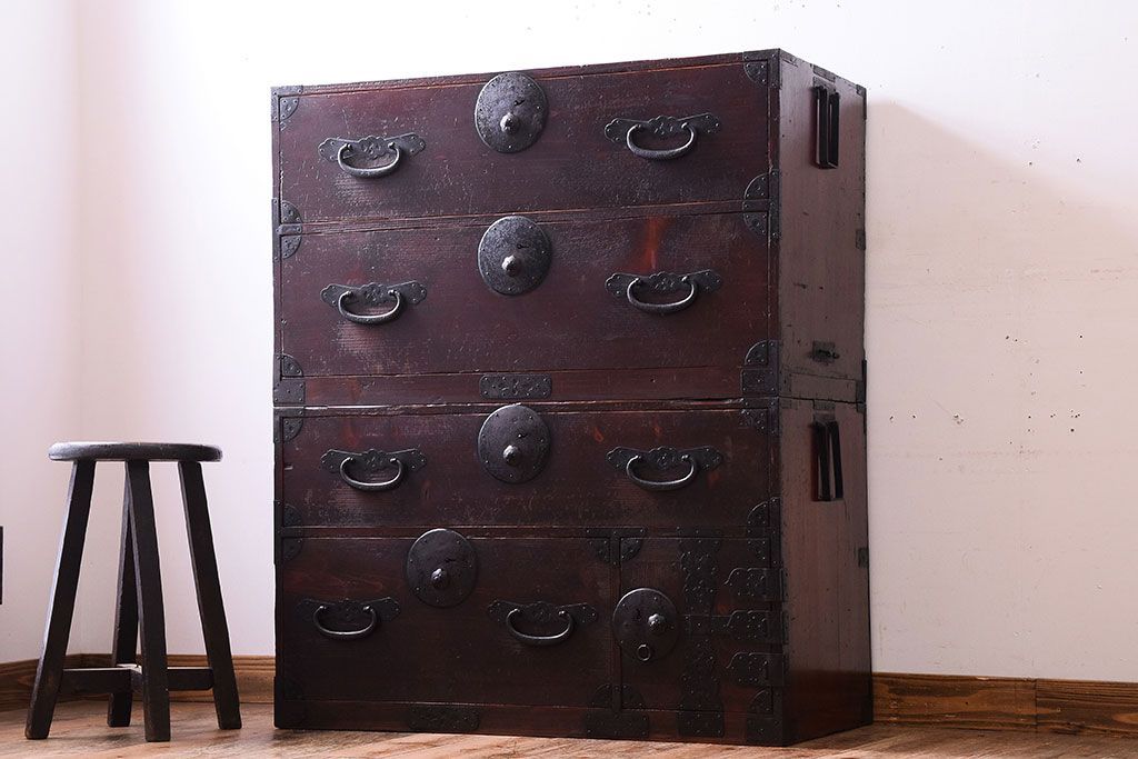 アンティーク家具　古民具・骨董　古い木の重ね衣装箪笥(時代箪笥)