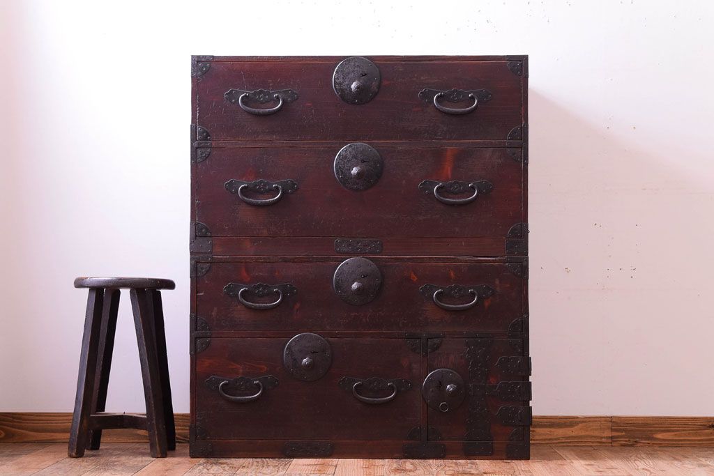 アンティーク家具　古民具・骨董　古い木の重ね衣装箪笥(時代箪笥)