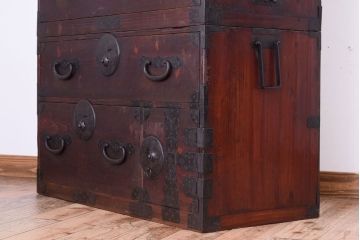 アンティーク家具　古民具・骨董　古い木の重ね衣装箪笥(時代箪笥)