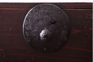 アンティーク家具　古民具・骨董　古い木の重ね衣装箪笥(時代箪笥)