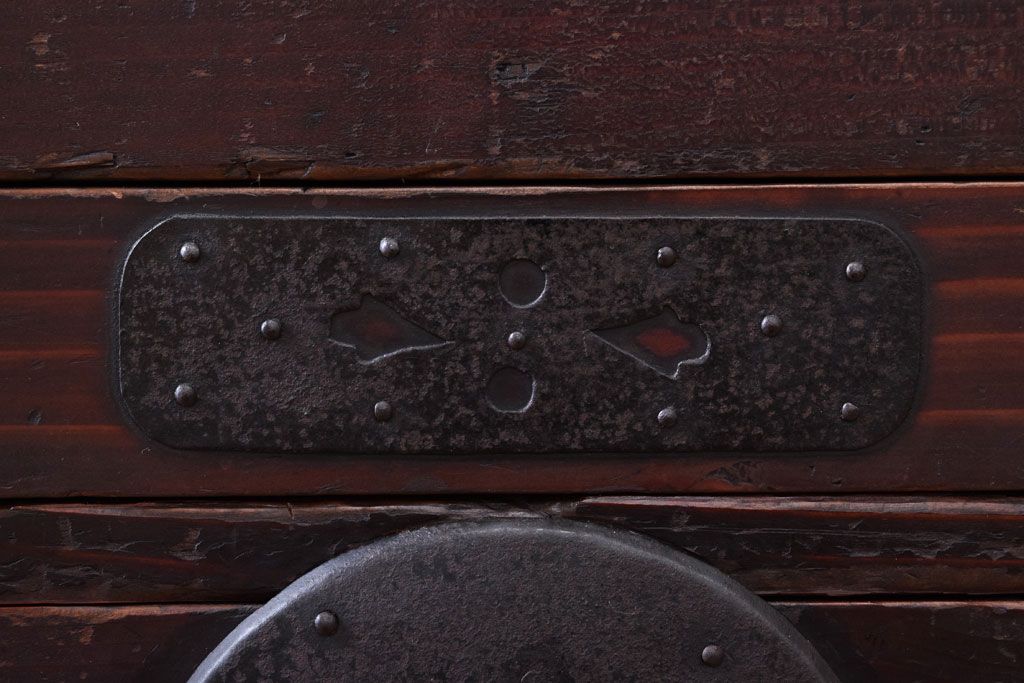 アンティーク家具　古民具・骨董　古い木の重ね衣装箪笥(時代箪笥)