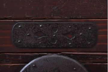 アンティーク家具　古民具・骨董　古い木の重ね衣装箪笥(時代箪笥)