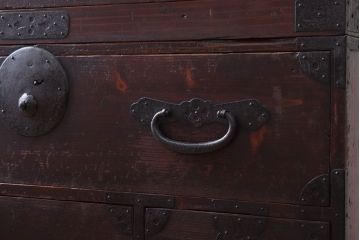 アンティーク家具　古民具・骨董　古い木の重ね衣装箪笥(時代箪笥)