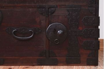 アンティーク家具　古民具・骨董　古い木の重ね衣装箪笥(時代箪笥)