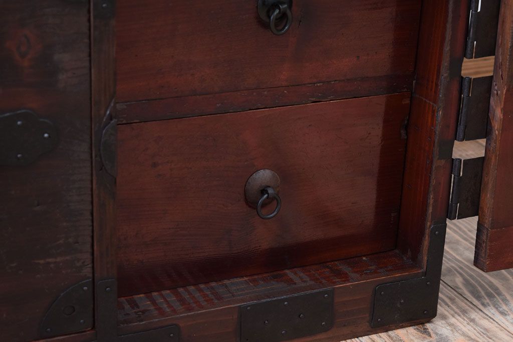 アンティーク家具　古民具・骨董　古い木の重ね衣装箪笥(時代箪笥)