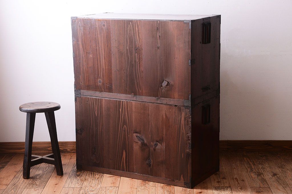 アンティーク家具　古民具・骨董　古い木の重ね衣装箪笥(時代箪笥)