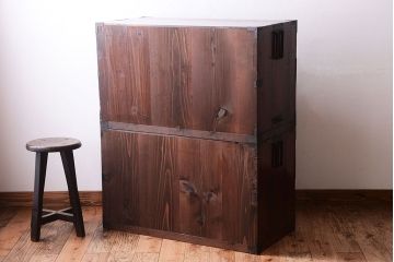 アンティーク家具　古民具・骨董　古い木の重ね衣装箪笥(時代箪笥)