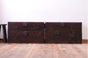 アンティーク家具　古民具・骨董　古い木の重ね衣装箪笥(時代箪笥)