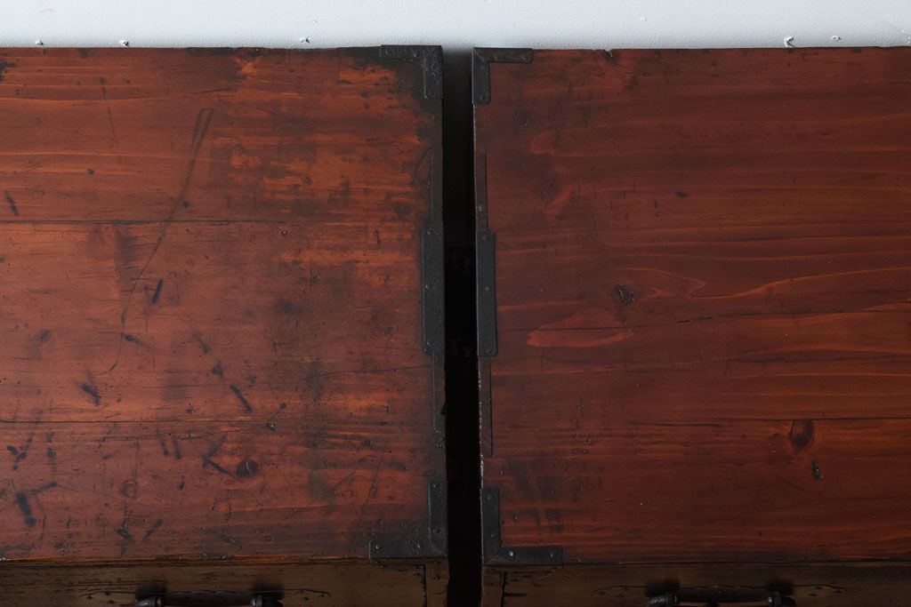 アンティーク家具　古民具・骨董　古い木の重ね衣装箪笥(時代箪笥)