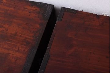 アンティーク家具　古民具・骨董　古い木の重ね衣装箪笥(時代箪笥)