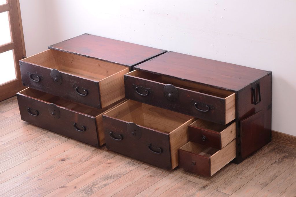 アンティーク家具　古民具・骨董　古い木の重ね衣装箪笥(時代箪笥)