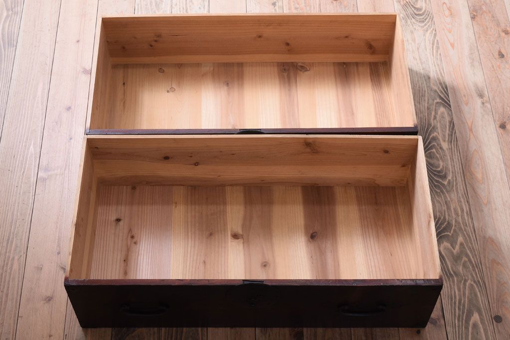 アンティーク家具　古民具・骨董　古い木の重ね衣装箪笥(時代箪笥)