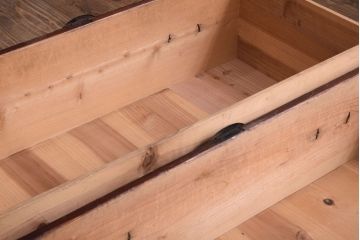 アンティーク家具　古民具・骨董　古い木の重ね衣装箪笥(時代箪笥)