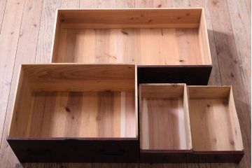 アンティーク家具　古民具・骨董　古い木の重ね衣装箪笥(時代箪笥)