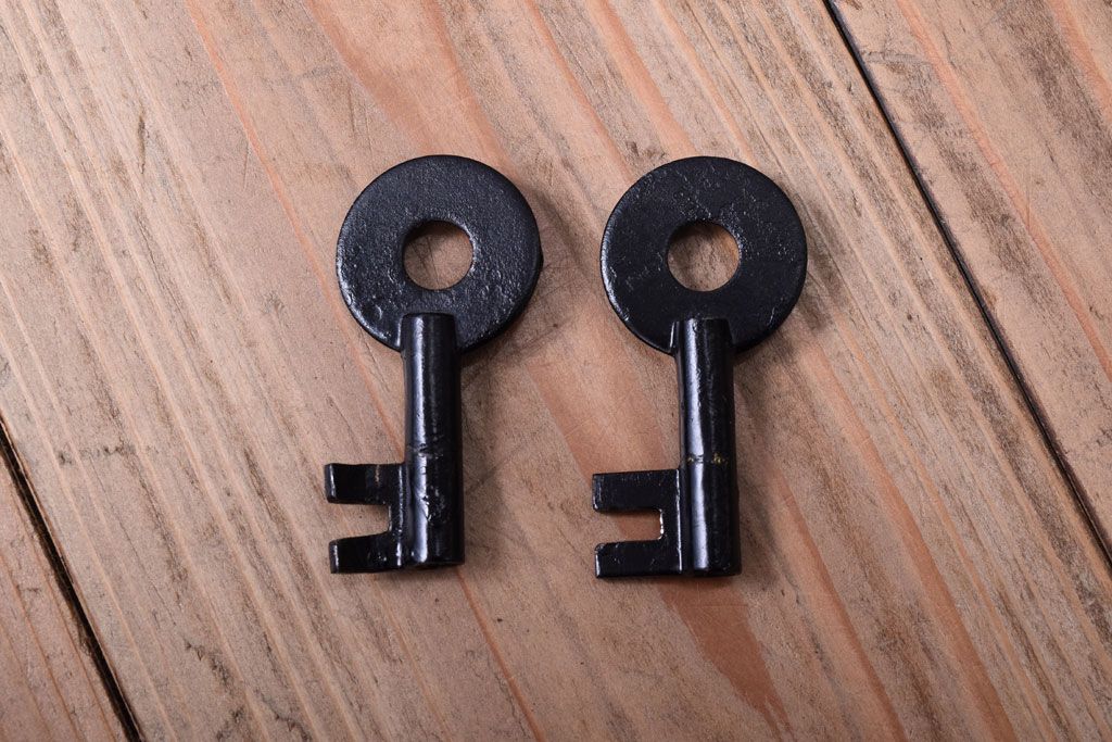 アンティーク家具　古民具・骨董　古い木の重ね衣装箪笥(時代箪笥)