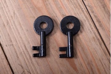 アンティーク家具　古民具・骨董　古い木の重ね衣装箪笥(時代箪笥)