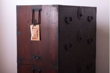 アンティーク家具　古民具・骨董　古い木の重ね衣装箪笥(時代箪笥)