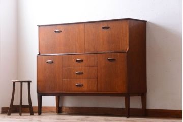 北欧家具　ビンテージ　チーク材のサイドボード