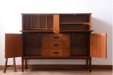 北欧家具　ビンテージ　チーク材のサイドボード