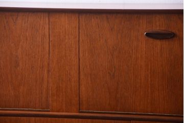 北欧家具　ビンテージ　チーク材のサイドボード