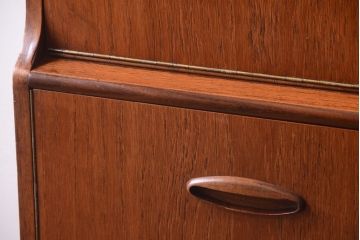 北欧家具　ビンテージ　チーク材のサイドボード
