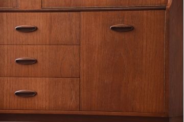 北欧家具　ビンテージ　チーク材のサイドボード