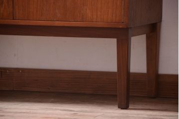 北欧家具　ビンテージ　チーク材のサイドボード
