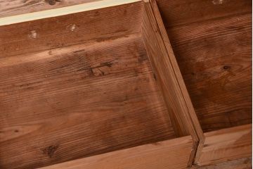 アンティーク家具　アンティークペイント　引き出し付き!モール・すりガラス入りのおしゃれな戸棚(収納棚)