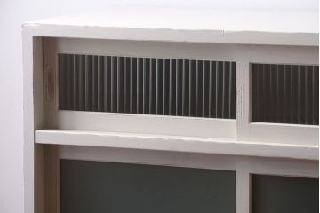 アンティーク家具　アンティークペイント　引き出し付き!モール・すりガラス入りのおしゃれな戸棚(収納棚)