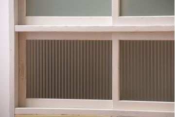 アンティーク家具　アンティークペイント　引き出し付き!モール・すりガラス入りのおしゃれな戸棚(収納棚)