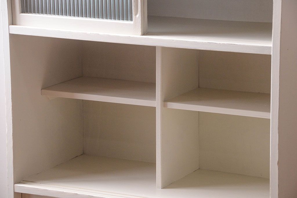 アンティーク家具　アンティークペイント　引き出し付き!モール・すりガラス入りのおしゃれな戸棚(収納棚)