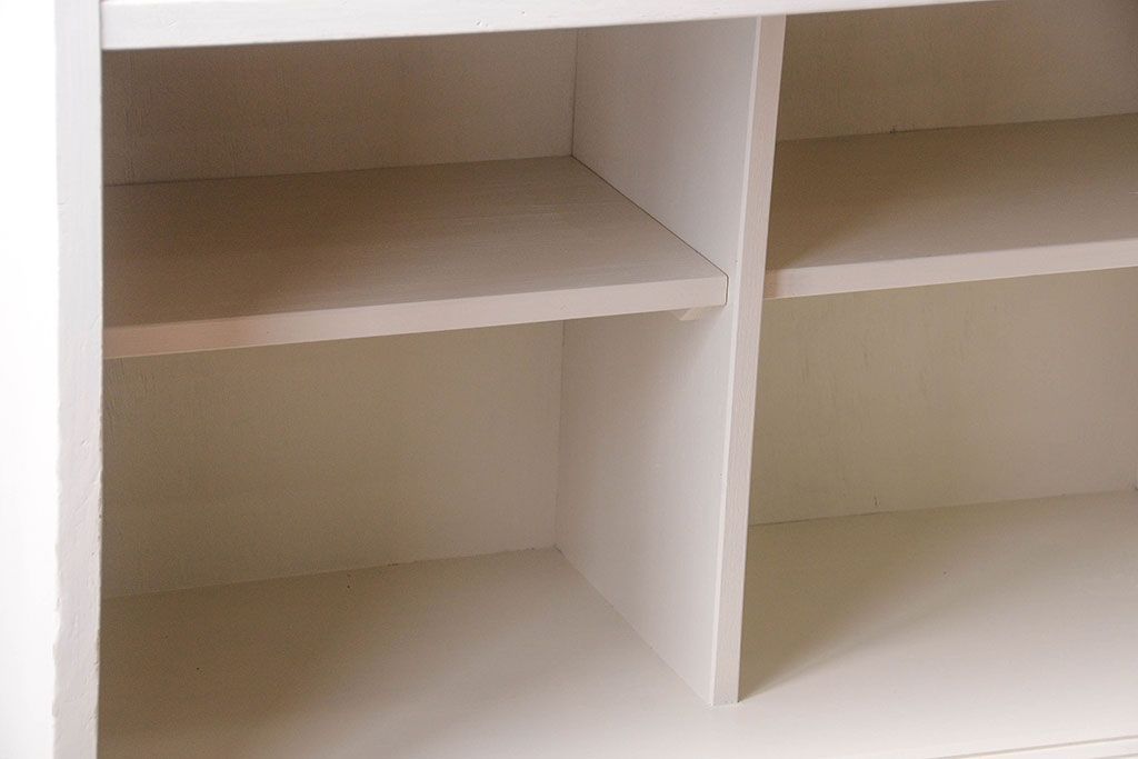 アンティーク家具　アンティークペイント　引き出し付き!モール・すりガラス入りのおしゃれな戸棚(収納棚)