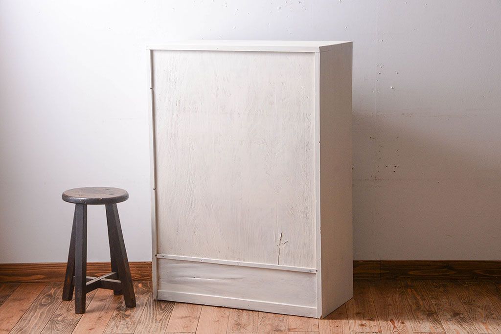 アンティーク家具　アンティークペイント　引き出し付き!モール・すりガラス入りのおしゃれな戸棚(収納棚)