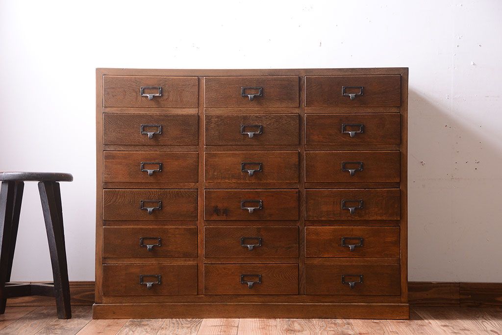 アンティーク家具　ネームプレート取っ手!三方ナラ材のアンティークチェスト(小引き出し)(2)