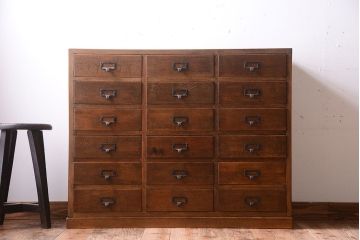 アンティーク家具　ネームプレート取っ手!三方ナラ材のアンティークチェスト(小引き出し)(2)