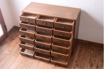 アンティーク家具　ネームプレート取っ手!三方ナラ材のアンティークチェスト(小引き出し)(2)