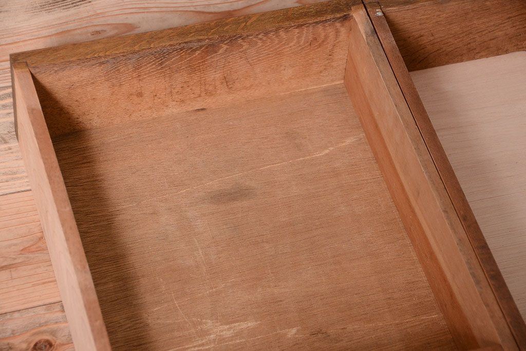 アンティーク家具　ネームプレート取っ手!三方ナラ材のアンティークチェスト(小引き出し)(2)