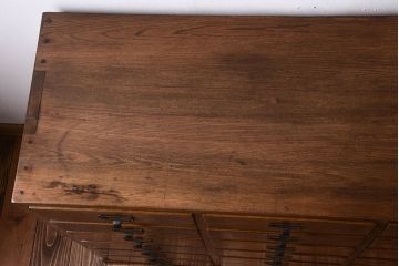 アンティーク家具　ネームプレート取っ手!三方ナラ材のアンティークチェスト(小引き出し)(2)