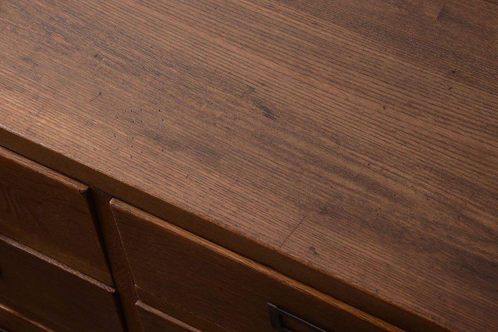 アンティーク家具　ネームプレート取っ手!三方ナラ材のアンティークチェスト(小引き出し)(2)