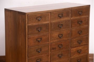 アンティーク家具　ネームプレート取っ手!三方ナラ材のアンティークチェスト(小引き出し)(2)