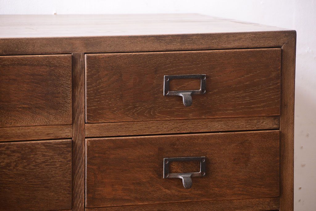 アンティーク家具　ネームプレート取っ手!三方ナラ材のアンティークチェスト(小引き出し)(2)