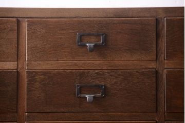 アンティーク家具　ネームプレート取っ手!三方ナラ材のアンティークチェスト(小引き出し)(2)
