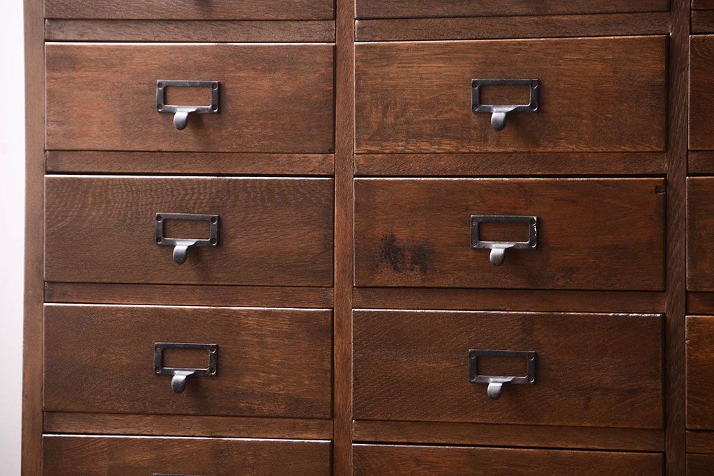 アンティーク家具　ネームプレート取っ手!三方ナラ材のアンティークチェスト(小引き出し)(2)